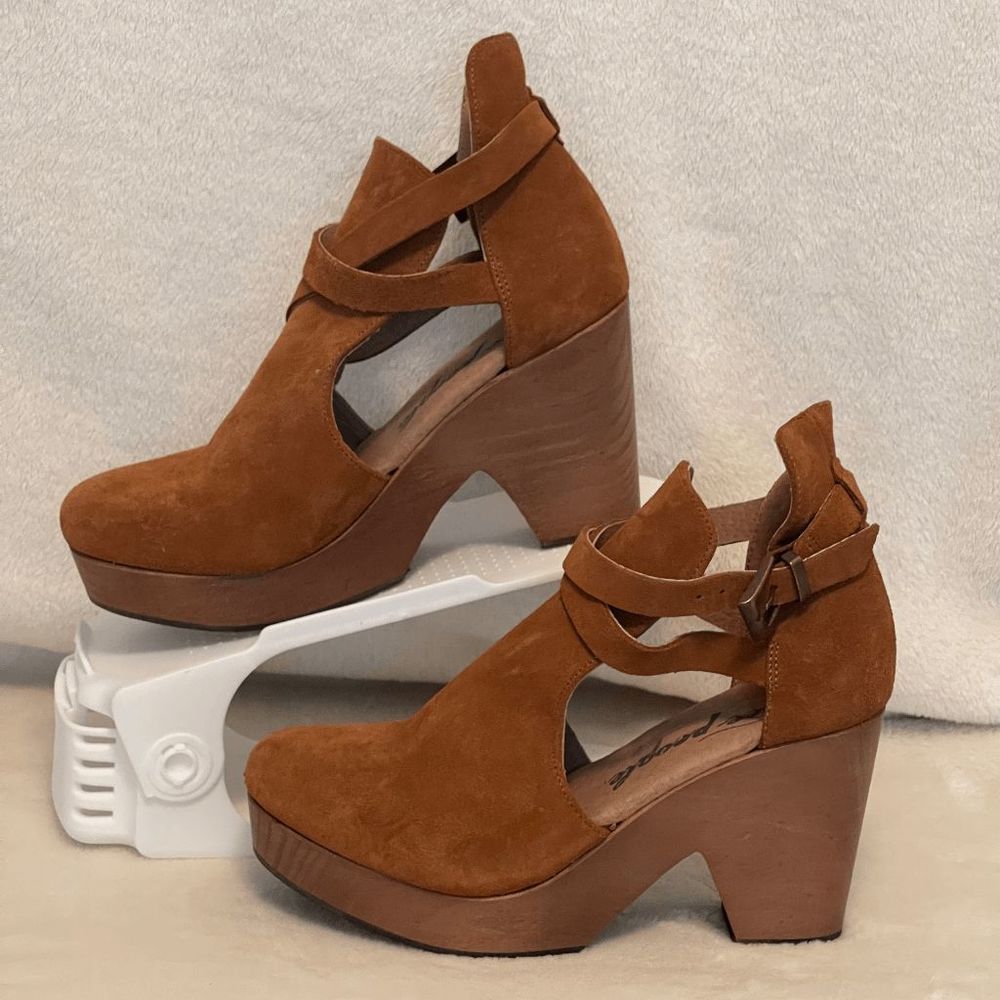 FREE PEOPLE Women's Cedar strappy clog booties, Size 36 (6), Camel